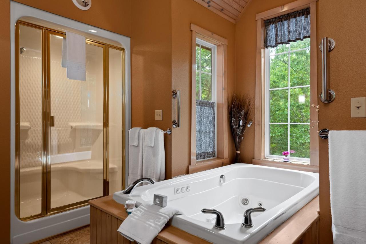 The Woods Cabins Eureka Springs Bagian luar foto