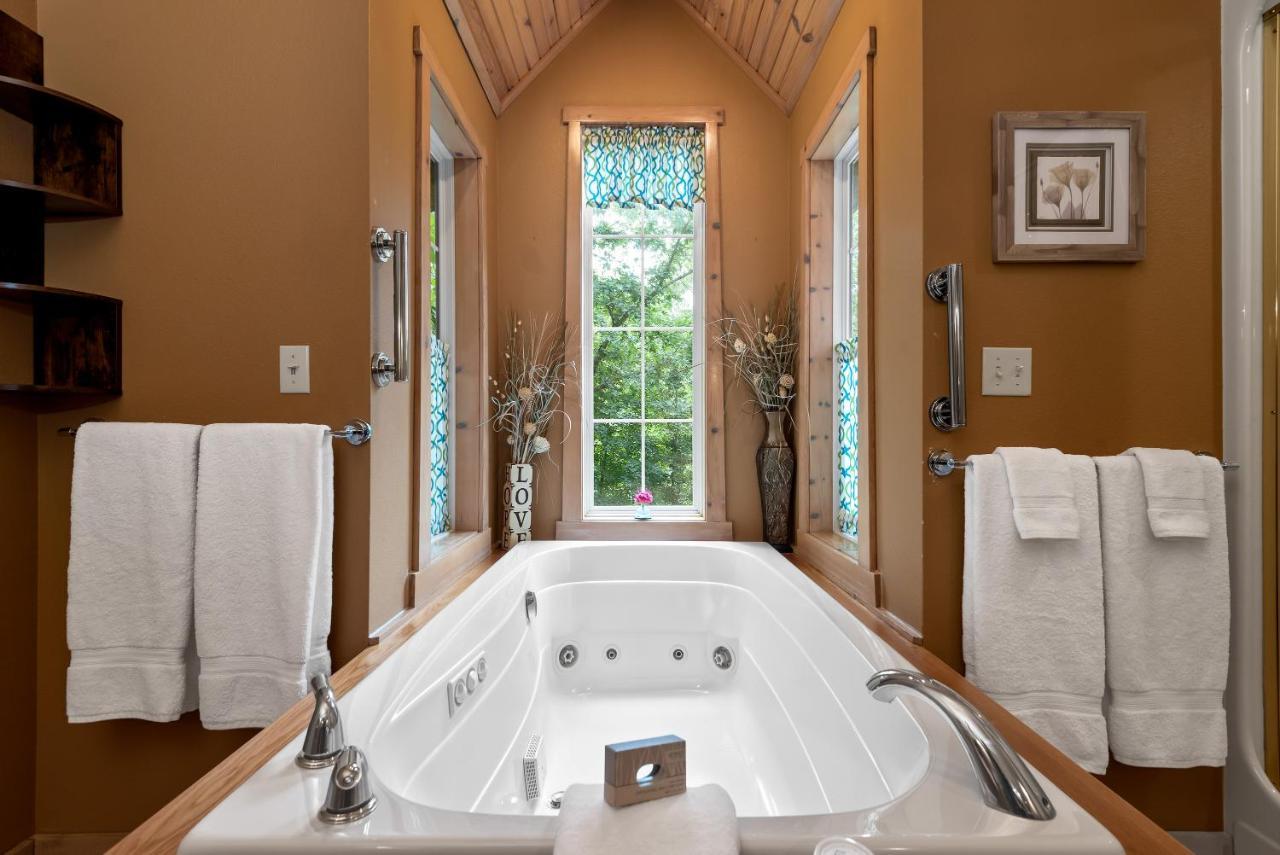 The Woods Cabins Eureka Springs Bagian luar foto