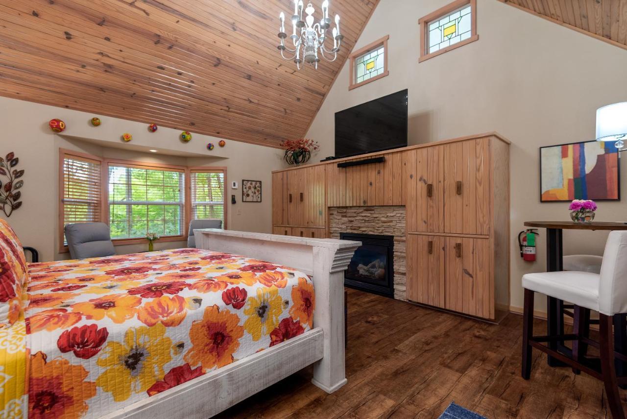 The Woods Cabins Eureka Springs Bagian luar foto