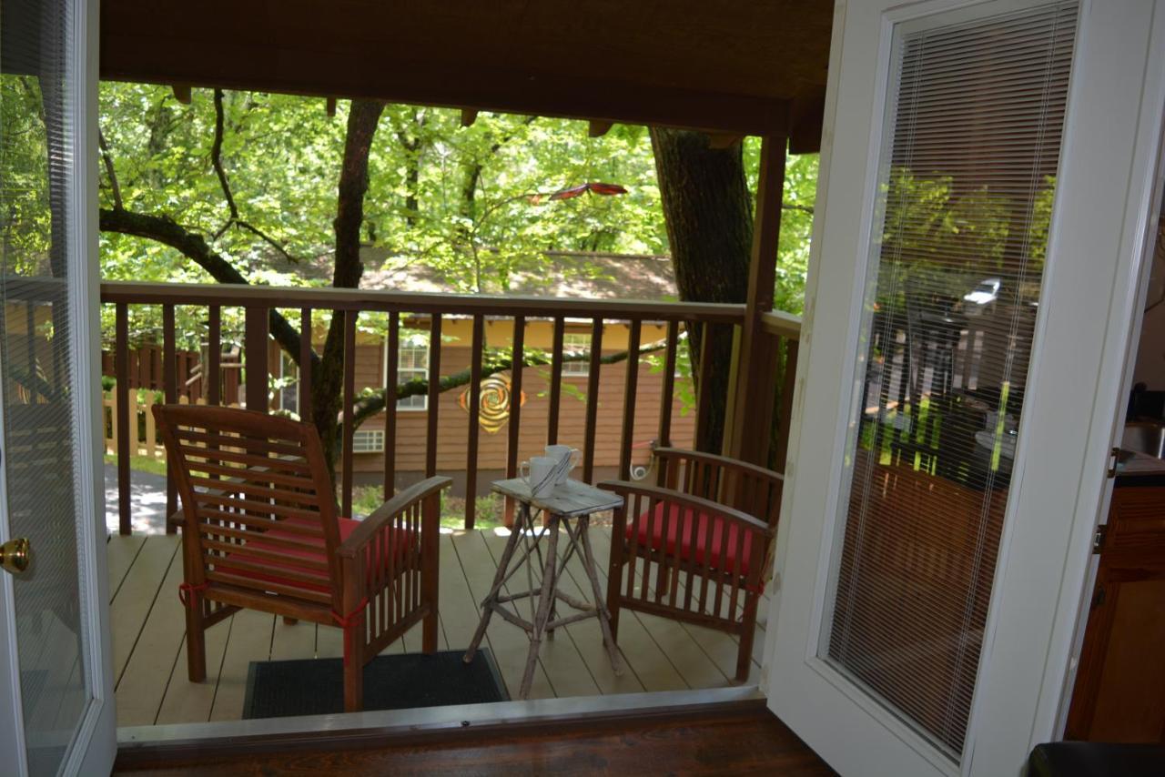 The Woods Cabins Eureka Springs Ruang foto