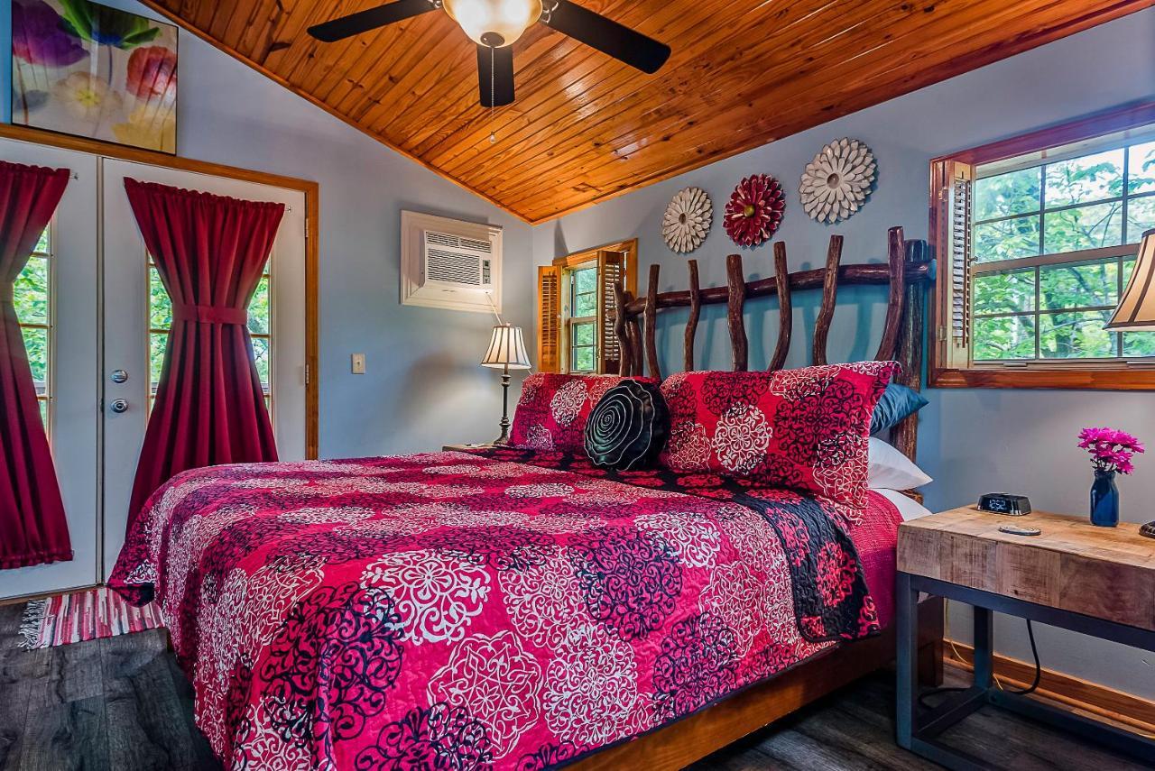 The Woods Cabins Eureka Springs Bagian luar foto