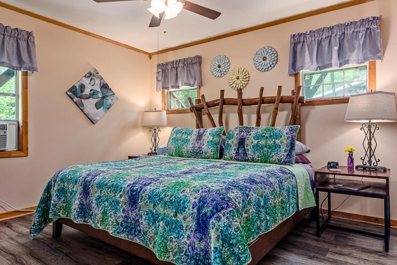 The Woods Cabins Eureka Springs Bagian luar foto