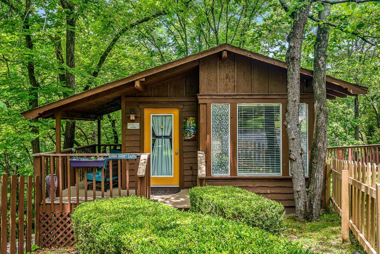 The Woods Cabins Eureka Springs Bagian luar foto